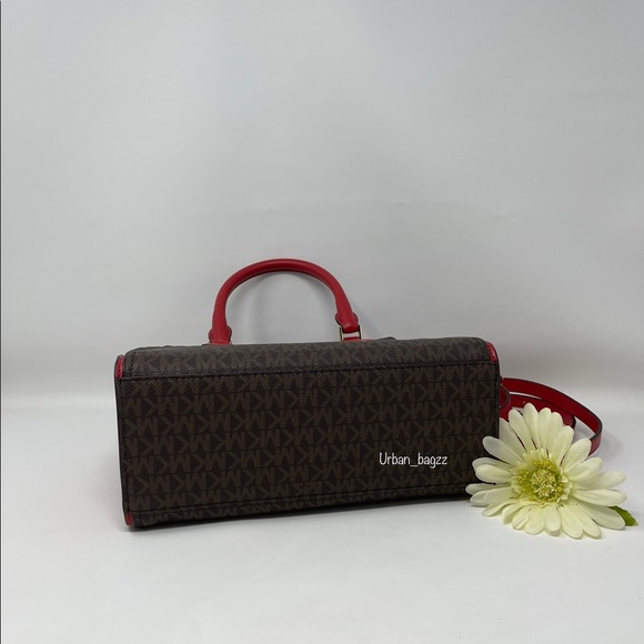 Michael Kors Hope Medium Messenger - Picture 7 of 12